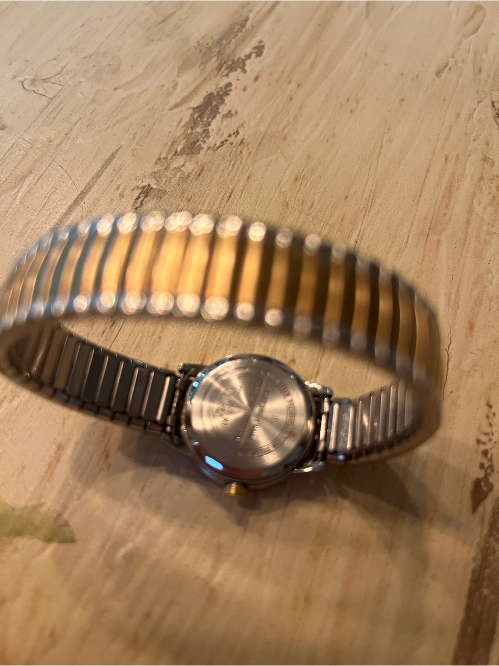 Timex gold and silver women’s wristwatch. - Picture 4 of 4